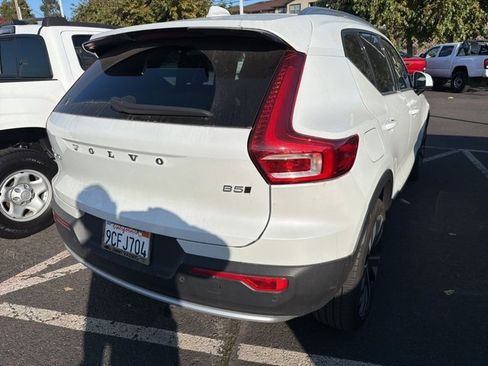 Used 2023 Volvo XC40 B5 Ultimate w/ Protection Package Premier image 9