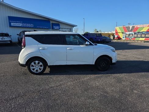 Used 2025 Kia Soul LX FWD image 6