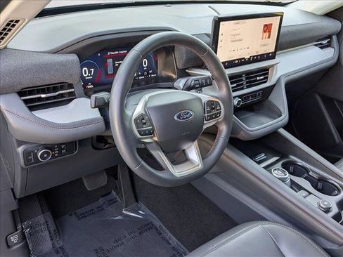 Used 2025 Ford Explorer Active w/ Active Comfort Package RWD image 10