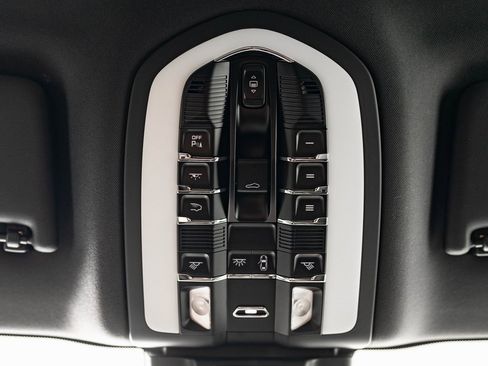 Certified 2024 Porsche Macan S image 40