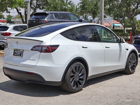 Used 2022 Tesla Model Y Performance AWD/4WD image 10