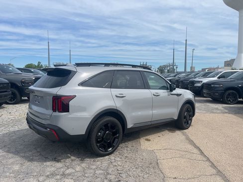 Used 2025 Kia Sorento SX AWD/4WD image 6