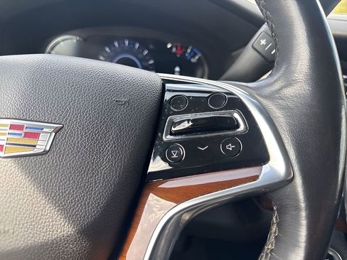 Used 2020 Cadillac Escalade Luxury AWD/4WD image 18