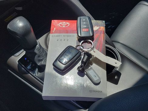 Used 2022 Toyota Camry SE w/ Audio Upgrade Package FWD image 33