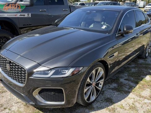 Used 2021 Jaguar XF SE RWD image 1