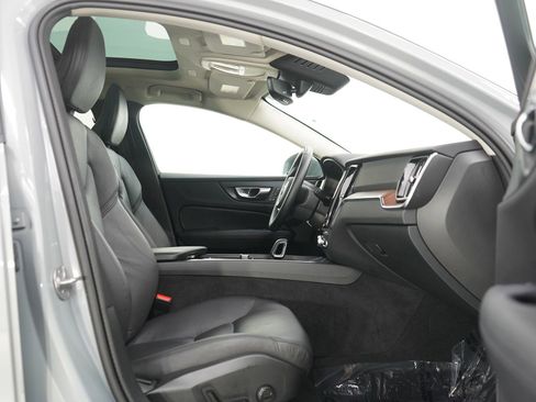 Used 2025 Volvo V60 B5 Cross Country Plus AWD/4WD image 11