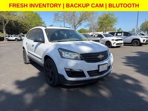 Used 2017 Chevrolet Traverse LS image 1