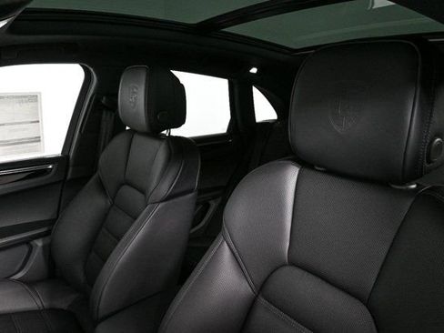 New 2026 Porsche Macan AWD image 5