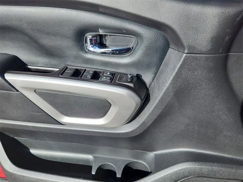 Used 2020 Nissan Titan SV w/ SV Convenience Package image 9