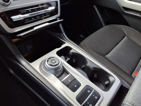 Used 2022 Ford Explorer XLT image 25