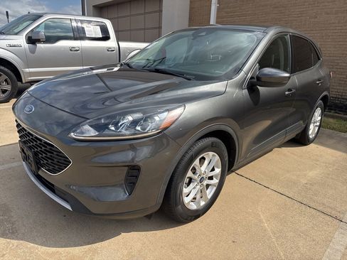 Used 2020 Ford Escape SE image 1