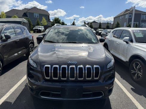 Used 2017 Jeep Cherokee Limited w/ Trailer Tow Group AWD/4WD image 3
