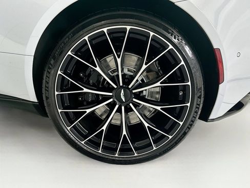 Used 2023 Aston Martin DB11 Coupe RWD image 28