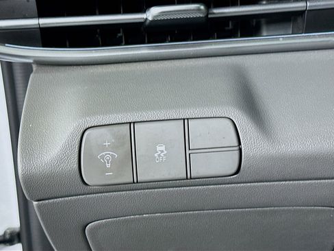 Used 2024 Hyundai Elantra SEL image 16