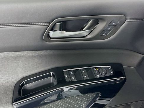 New 2026 Nissan Pathfinder Platinum FWD image 17