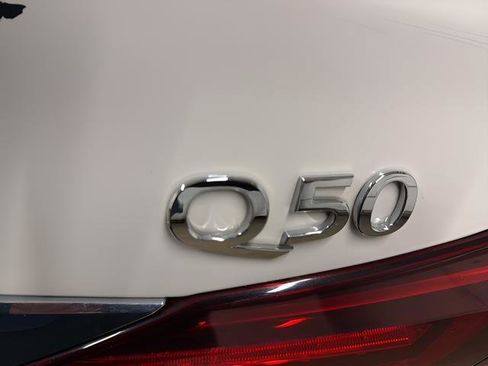 Used 2019 INFINITI Q50 Luxe w/ Essential Package (3.0T Luxe) image 9