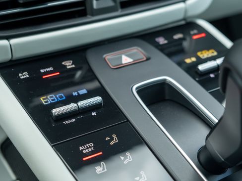 Certified 2023 Porsche Macan Turbo AWD/4WD image 35