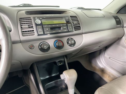 Used 2004 Toyota Camry LE image 22