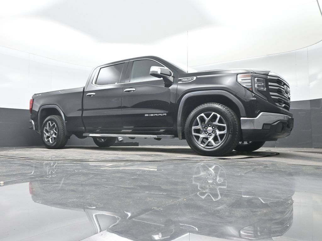 Used 2022 GMC Sierra 1500 SLT w/ SLT Convenience Package AWD/4WD image 32