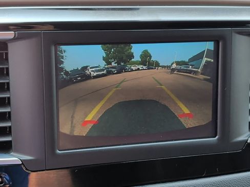 Used 2023 Chrysler Voyager LX FWD image 22