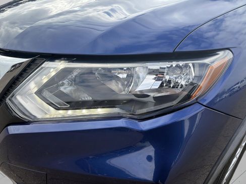 Used 2020 Nissan Rogue SV image 10