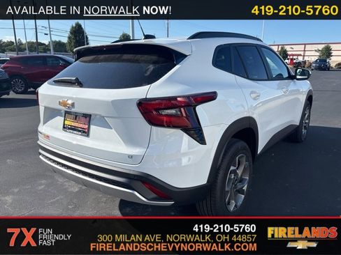 New 2025 Chevrolet Trax LT w/ Sunroof Package image 4