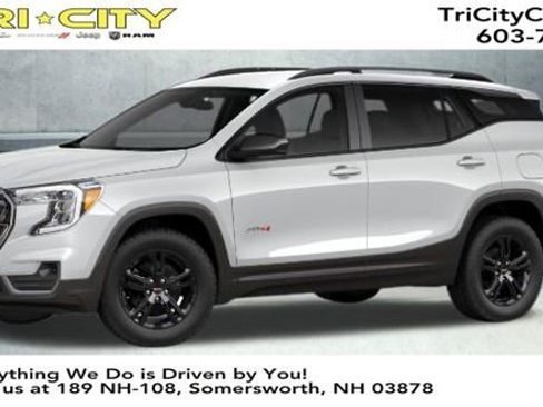 Used 2022 GMC Terrain SLE w/ Driver Convenience Package image 1