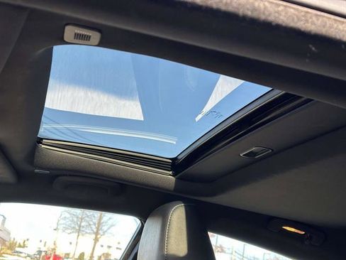 Used 2017 Dodge Charger SXT w/ Plus Group image 13