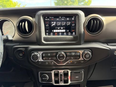 Used 2018 Jeep Wrangler Unlimited Sport S AWD/4WD image 10