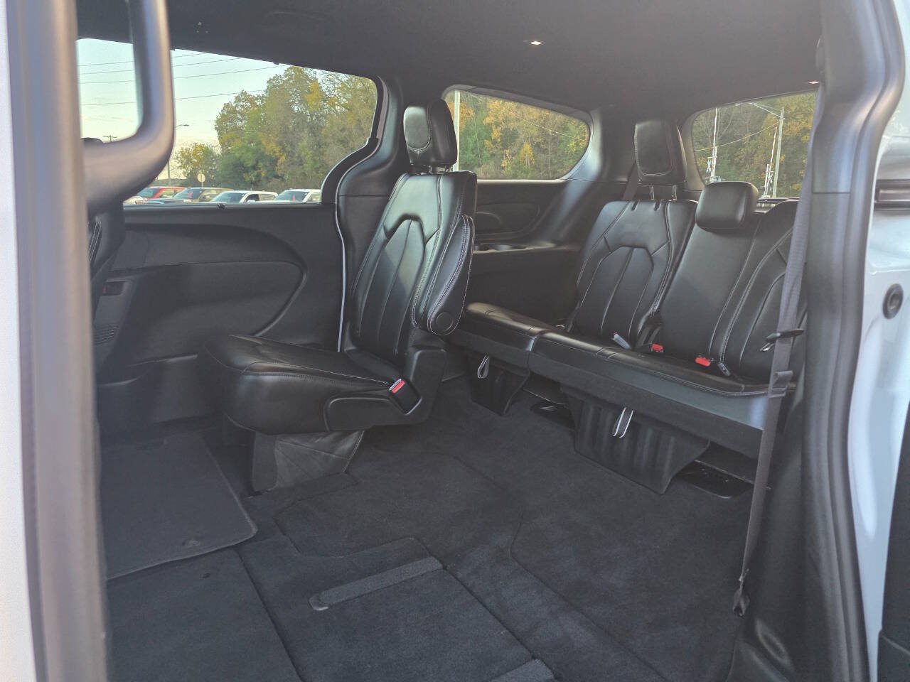 Used 2026 Chrysler Pacifica Select FWD image 19