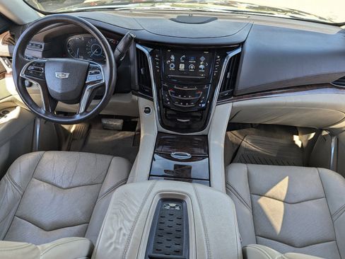 Used 2016 Cadillac Escalade Luxury image 15