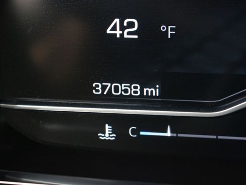 Used 2023 GMC Yukon SLT w/ SLT Premium Package image 25