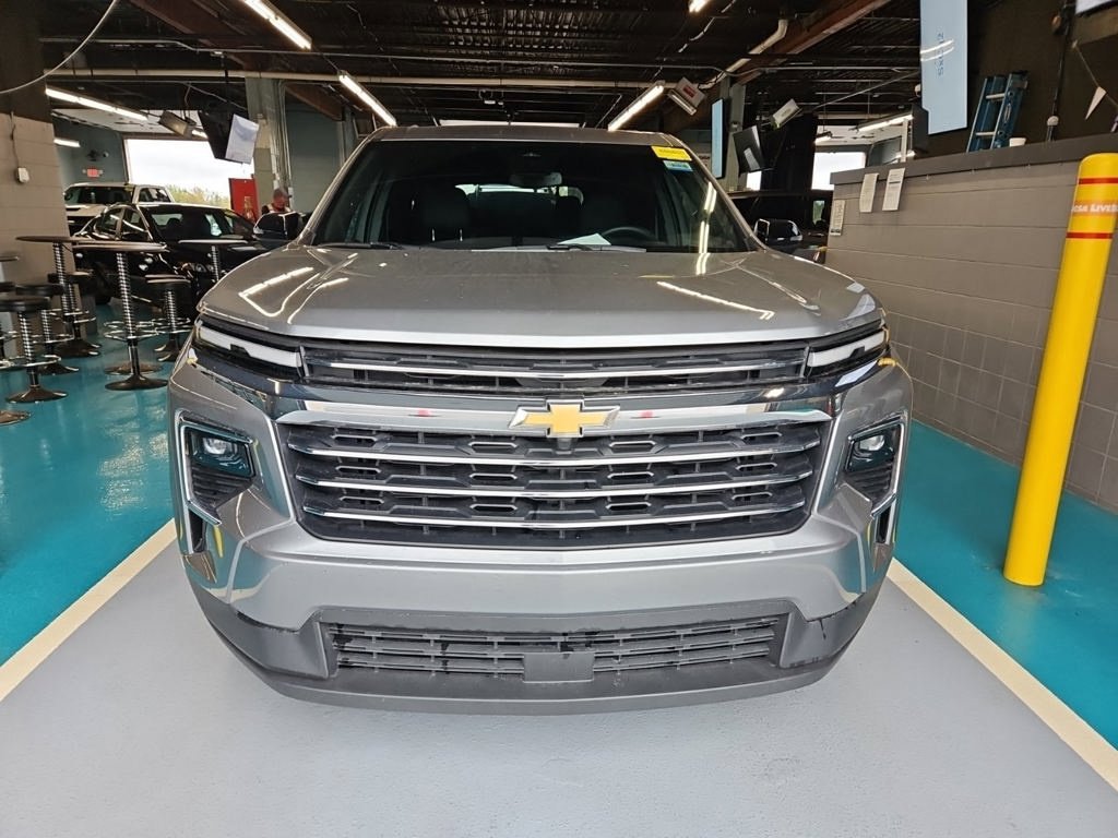 Used 2026 Chevrolet Traverse LT AWD/4WD image 3