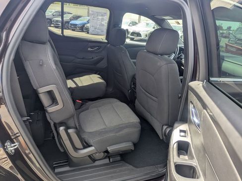 Used 2022 Chevrolet Traverse LT image 42