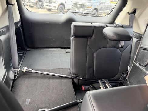 Used 2025 Honda Pilot Touring image 11