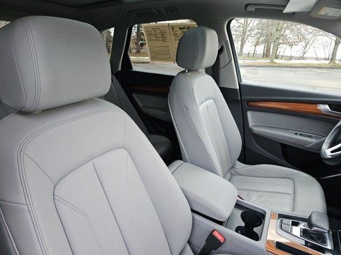 Used 2023 Audi Q5 2.0T Premium w/ Convenience Package image 12