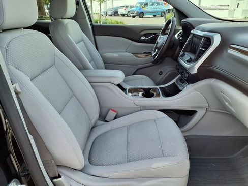 Used 2020 GMC Acadia SLE w/ Driver Convenience Package FWD image 14