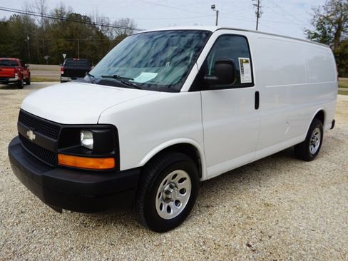Used 2010 Chevrolet Express 1500 image 5