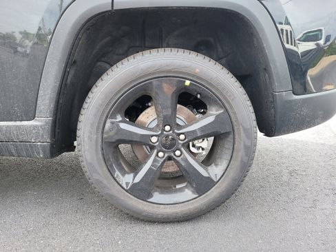 New 2026 Jeep Grand Cherokee Limited image 9