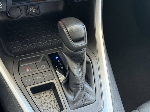 Used 2024 Toyota RAV4 XLE FWD image 32