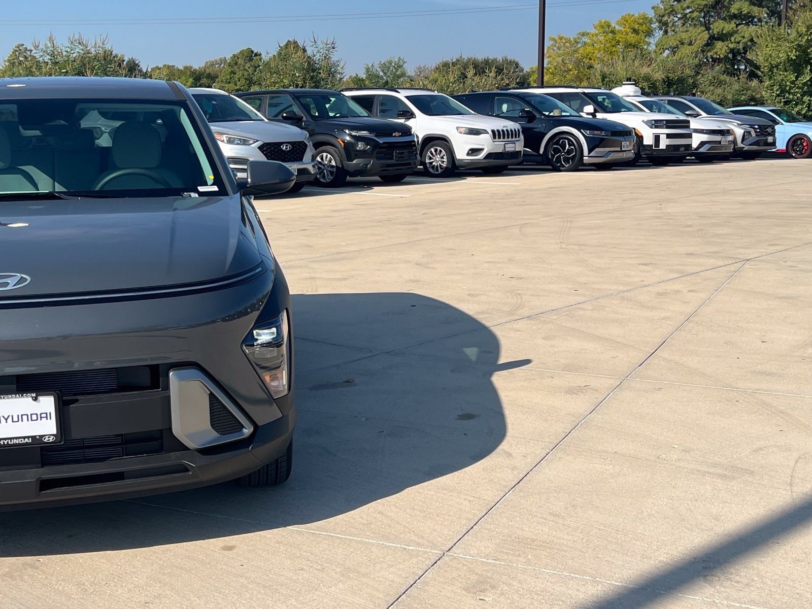 New 2027 Hyundai Kona SE FWD image 3