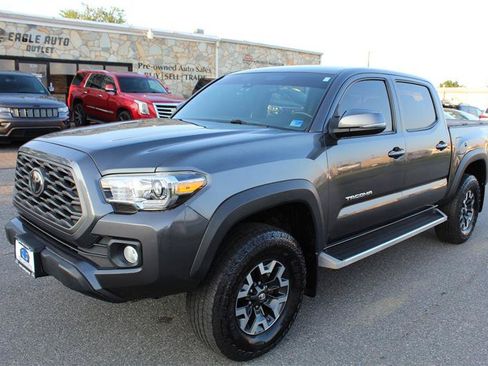 Used 2021 Toyota Tacoma TRD Off-Road w/ Technology Package AWD/4WD image 3