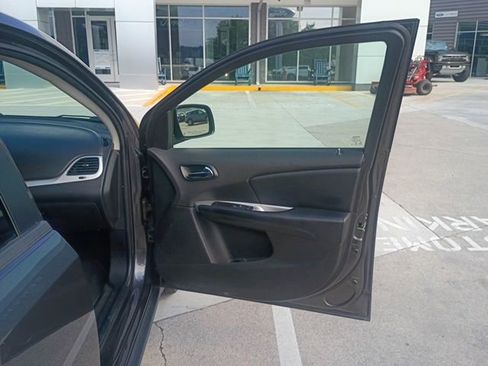 Used 2020 Dodge Journey SE w/ SE Popular Equipment Group FWD image 35
