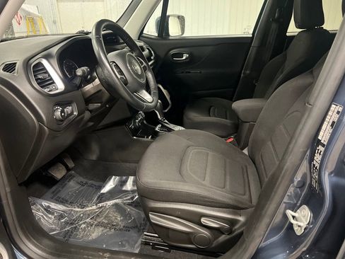 Used 2020 Jeep Renegade Latitude w/ Cold Weather Group image 12