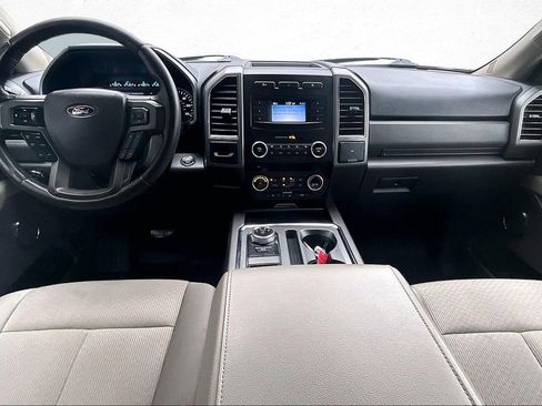 Used 2018 Ford Expedition XLT image 7