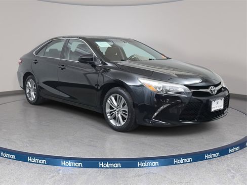 Used 2015 Toyota Camry SE image 4