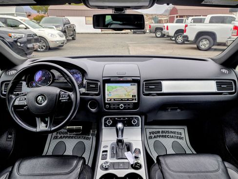 Used 2014 Volkswagen Touareg VR6 image 9