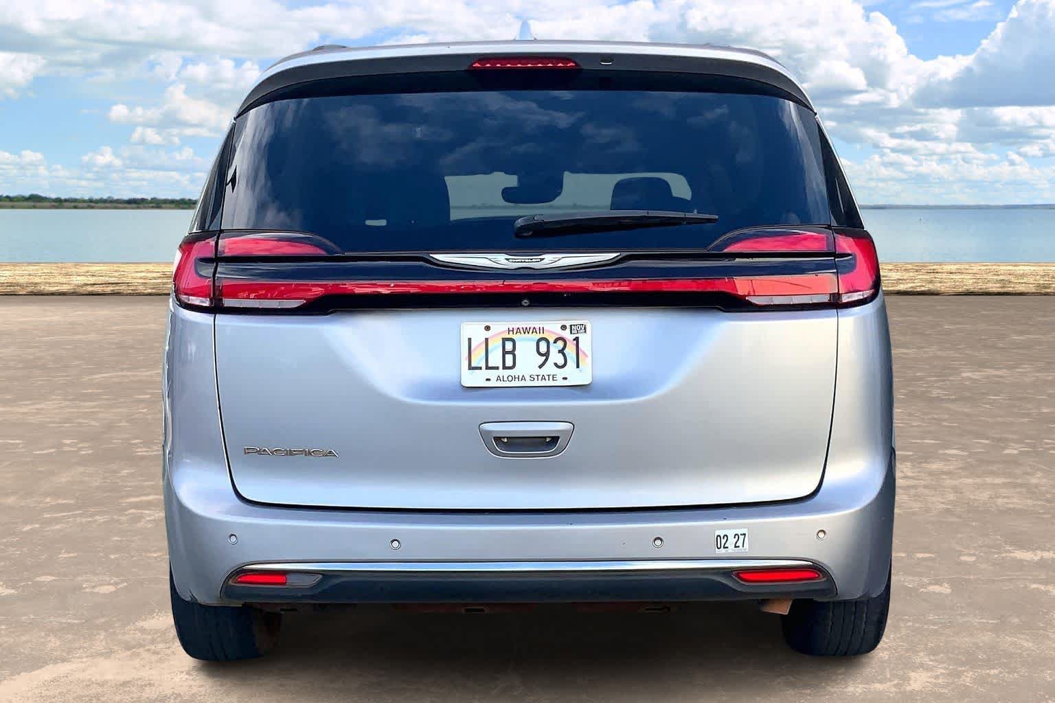 Used 2021 Chrysler Pacifica Touring-L FWD image 5