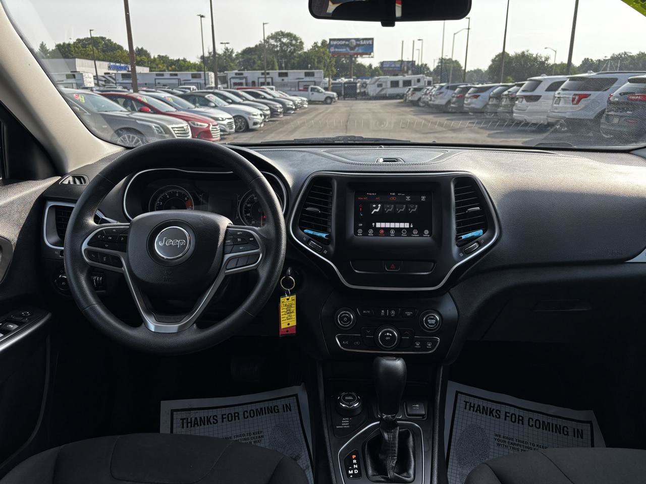 Used 2019 Jeep Cherokee Latitude w/ Popular Appearance Group AWD/4WD image 19
