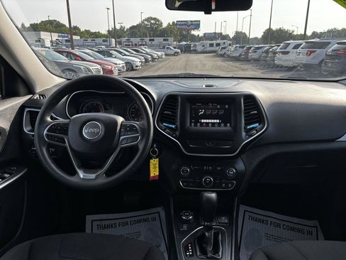 Used 2019 Jeep Cherokee Latitude w/ Popular Appearance Group AWD/4WD image 19
